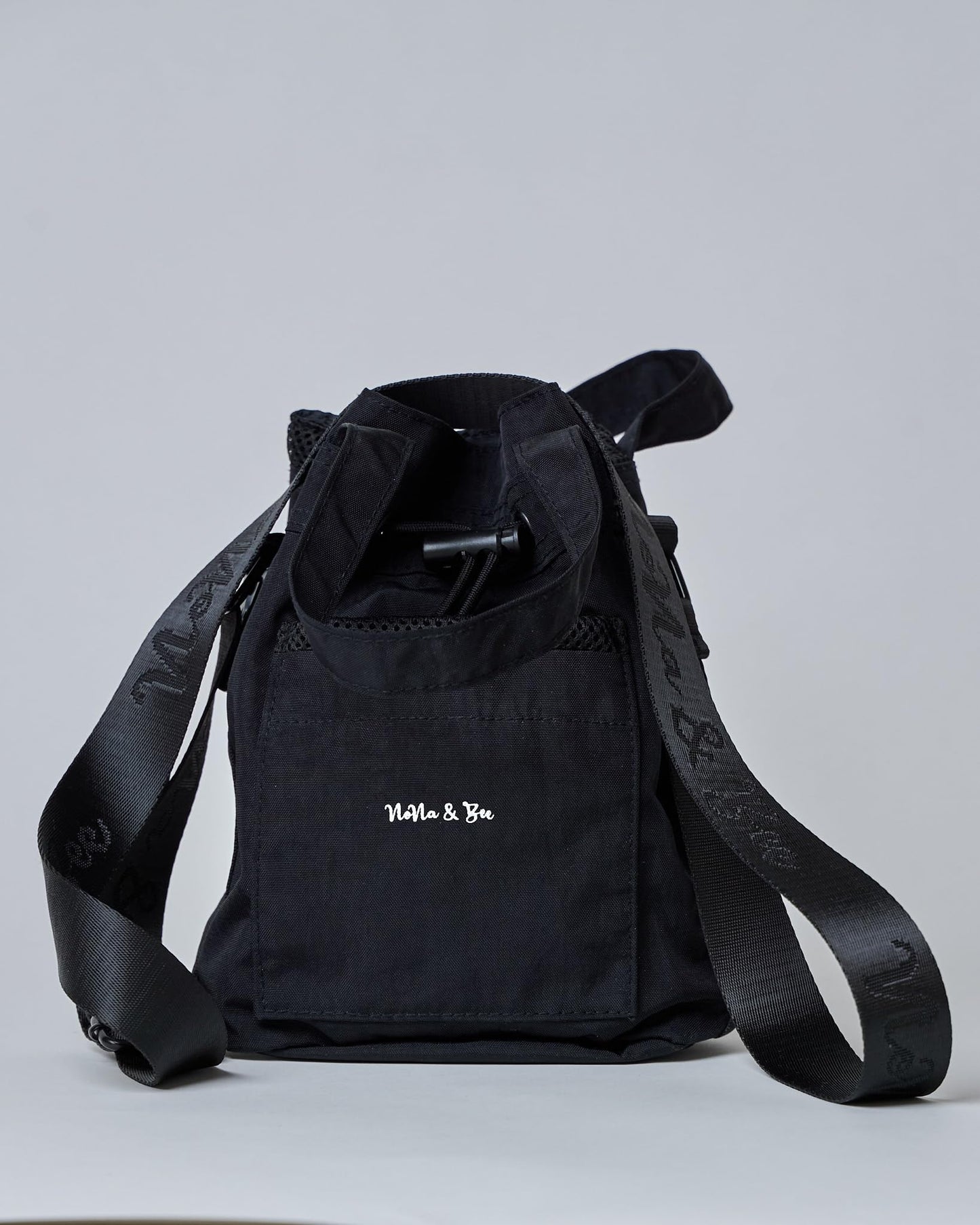 NoNa & Bee Original Water Bottle Holder with Strap, Hands-Free Crossbody Water Bottle Carrier Bag with Phone Pocket (Black)