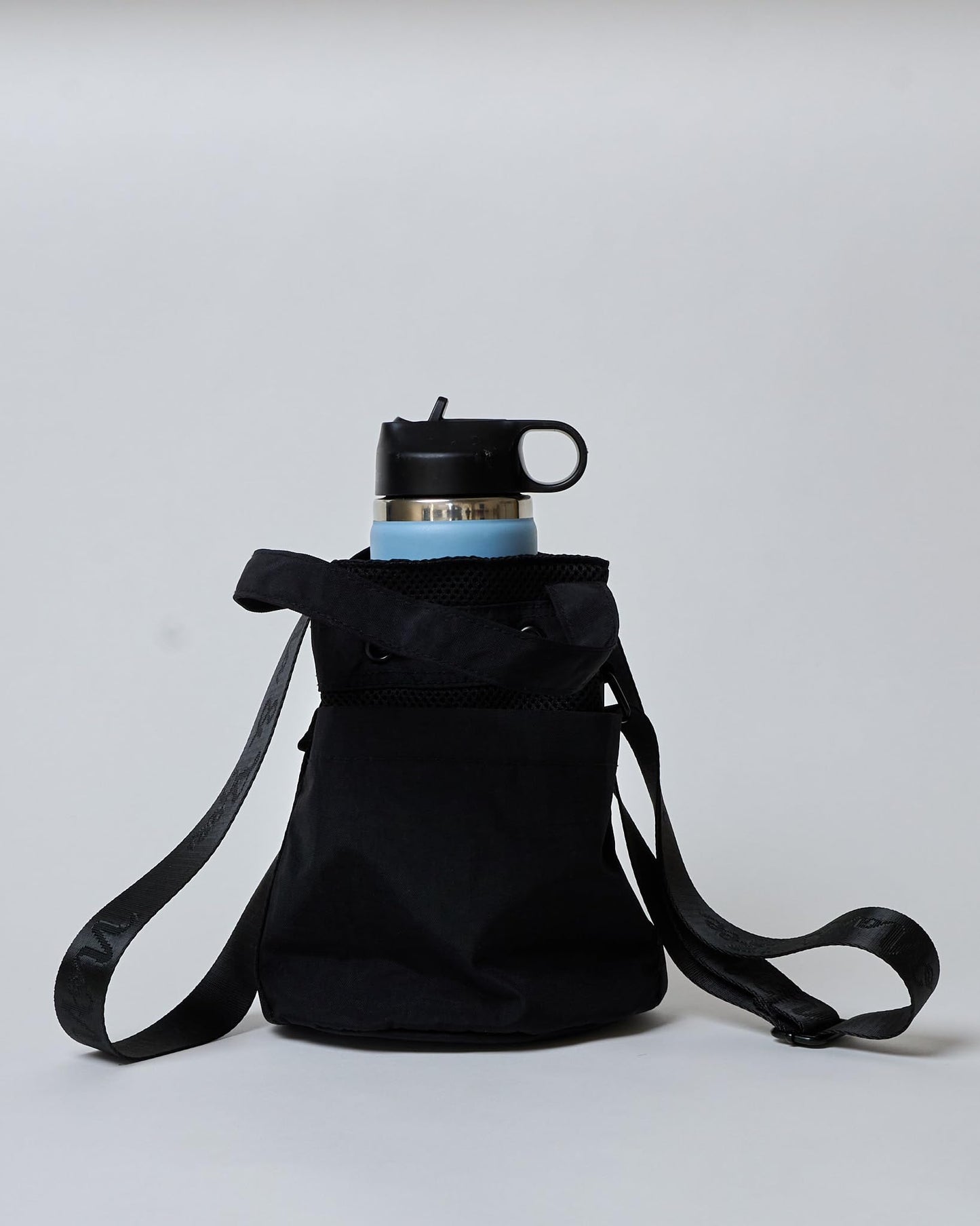 NoNa & Bee Original Water Bottle Holder with Strap, Hands-Free Crossbody Water Bottle Carrier Bag with Phone Pocket (Black)